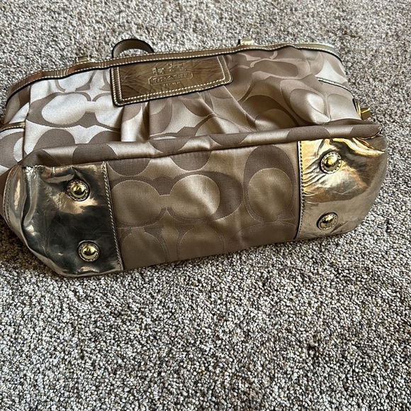 Coach purse - Picture 2 of 4